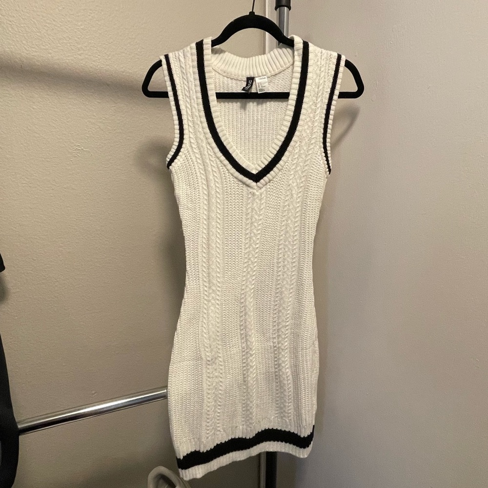 H&M DIVIDED SWEATER DRESS